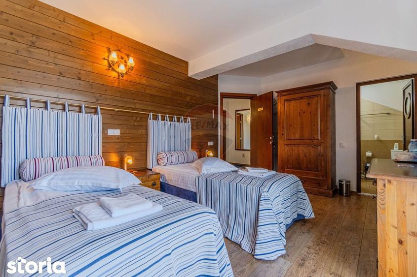 Casă cu 7 camere cu Teren 1004 Mp în Central