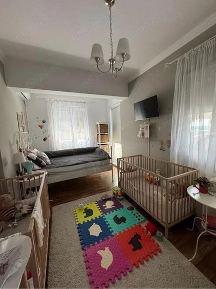 Apartament cu 4 camere decomandat în Central