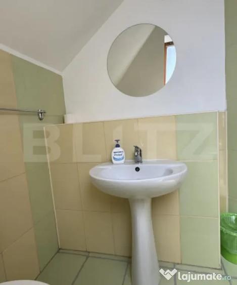 Apartament cu 7 camere decomandat în Central