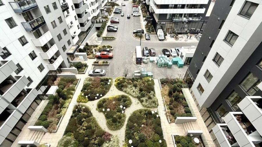 Apartament cu 3 camere semidecomandat, mobilat în Pipera