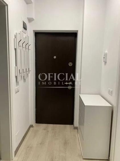 Apartament cu 3 camere semidecomandat, mobilat în Florești