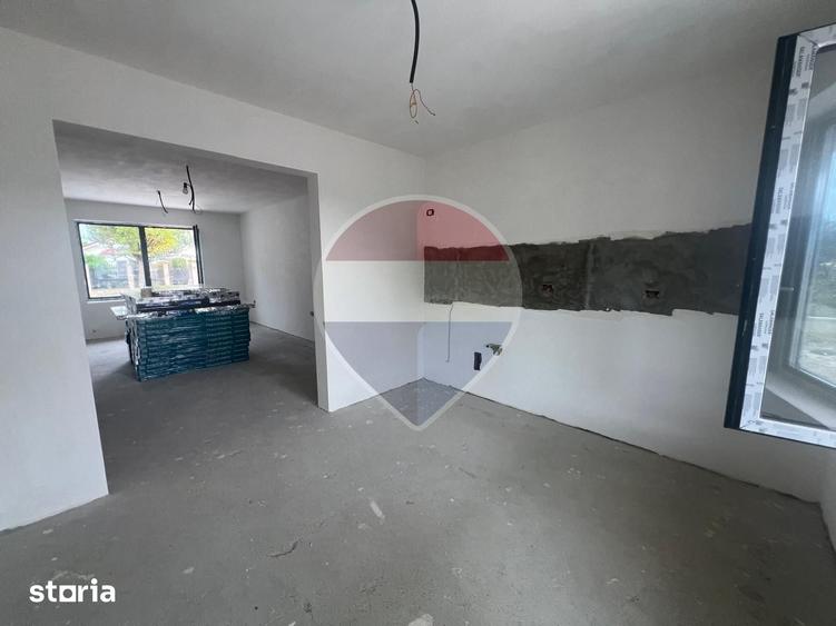 Casă cu 3 camere cu Teren 357 Mp în Golești