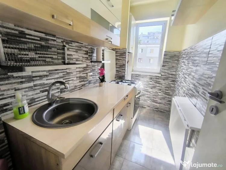 Apartament cu 2 camere semidecomandat în Florilor