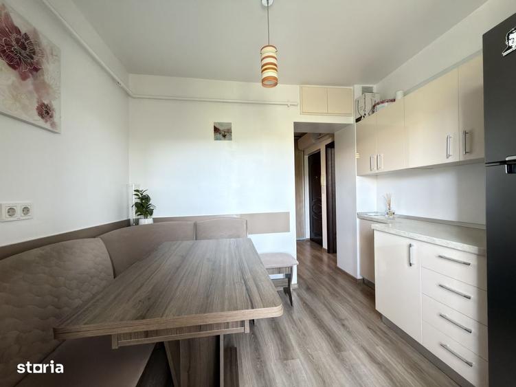 Apartament cu 3 camere decomandat în Girocului