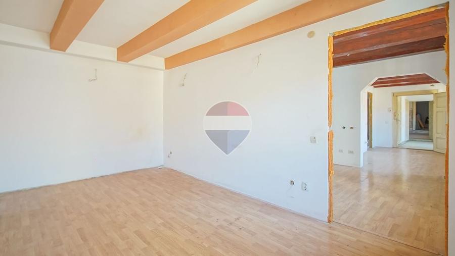 Apartament cu 3 camere nedecomandat în Centrul Istoric