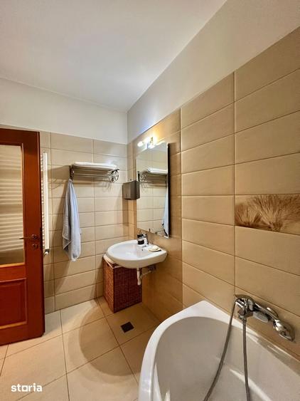 Apartament cu 5 camere în Romană