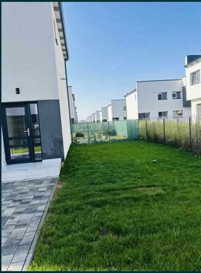 Apartament cu 3 camere decomandat, mobilat în Sânpetru