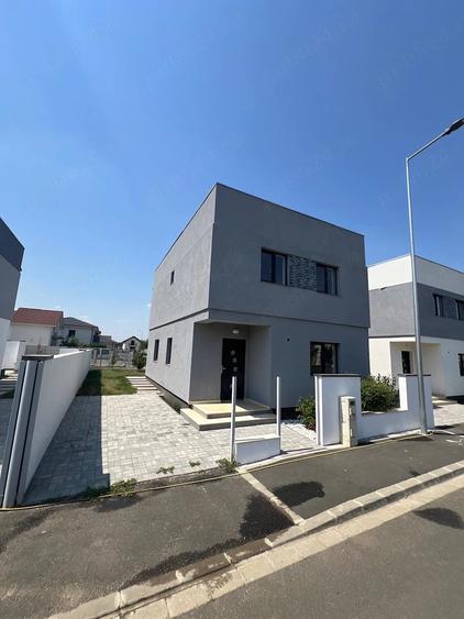 Casă cu 5 camere cu Teren 180 Mp în Giarmata