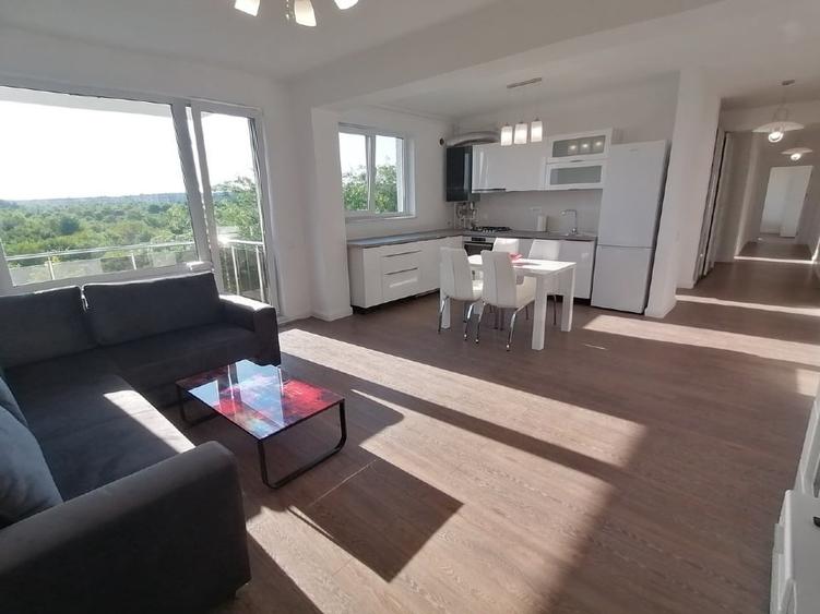 Apartament cu 3 camere decomandat, mobilat în Băneasa
