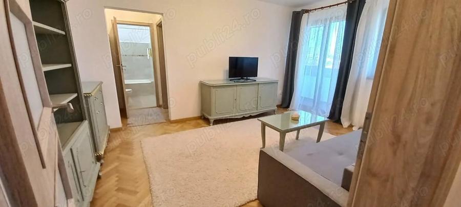 Apartament cu 2 camere semidecomandat în P-ța Victoriei