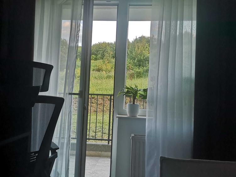 Apartament cu 3 camere semidecomandat în Florești
