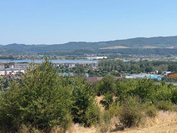 Teren de 400 mp, în Troianu