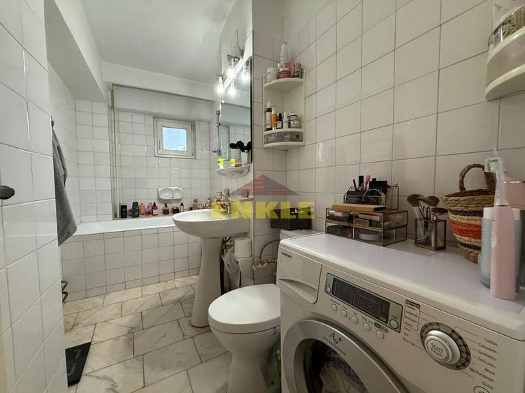 Apartament cu 3 camere decomandat, mobilat în Central