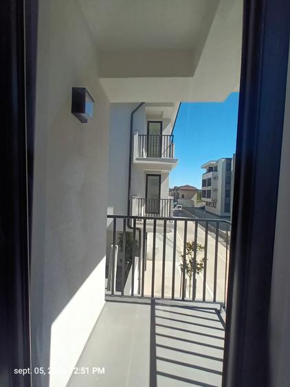 Apartament cu 3 camere semidecomandat în Otopeni