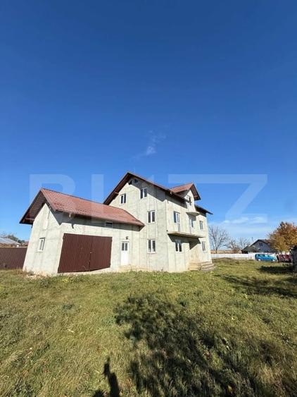 Casă individuală cu 6 camere cu Garaj în Exterior Est