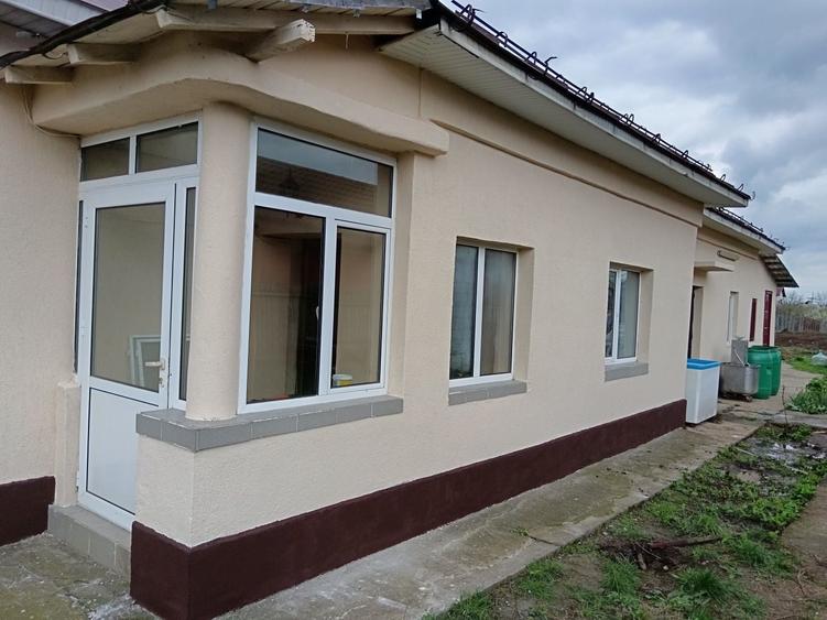 Casă cu 4 camere în Caracal