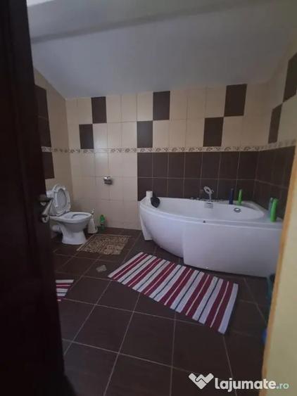 Casă cu 6 camere cu Teren 1216 Mp în Tomești