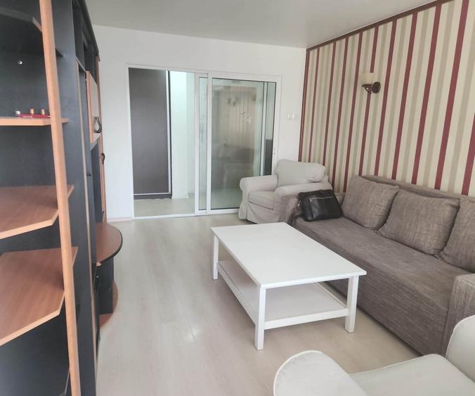 Apartament cu 3 camere decomandat în Drumul Taberei