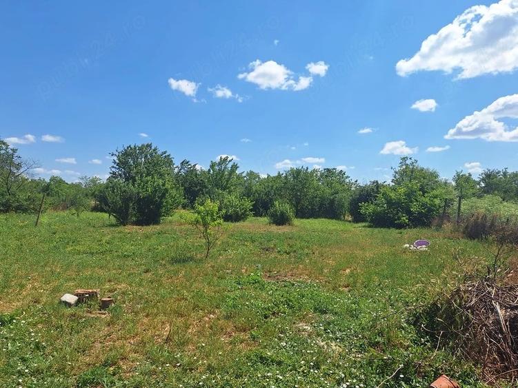 Casă cu 2 camere cu Teren 2400 Mp în Fundata