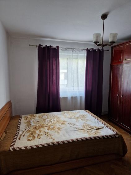 Apartament cu 3 camere decomandat în 7 Noiembrie