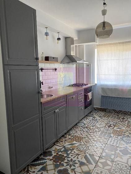 Apartament cu 4 camere semidecomandat, mobilat în Lujerului