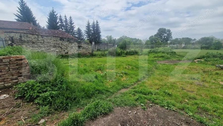 Casă cu Teren 2000 Mp în Central