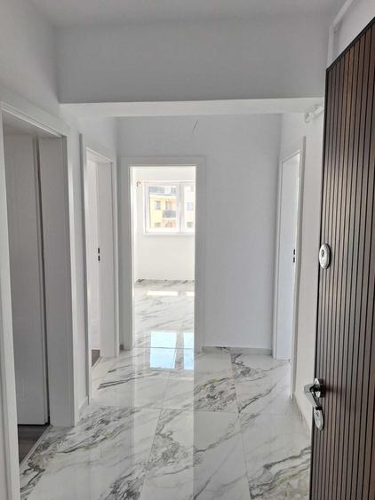 Apartament cu 3 camere decomandat în Cristian