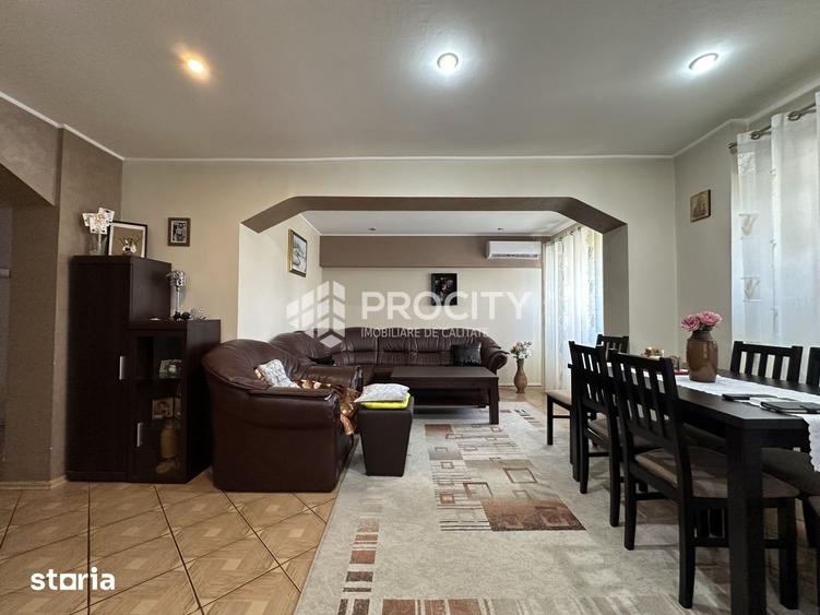 Apartament cu 4 camere decomandat în Nicolina