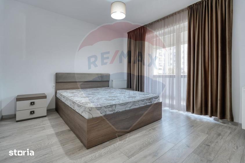 Apartament cu 3 camere decomandat, mobilat în Tractorul