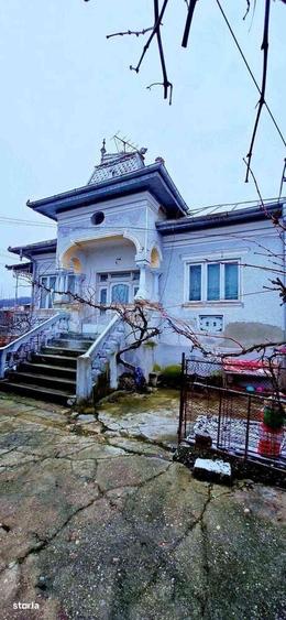 Casă cu 4 camere cu Teren 551 Mp în Orlești