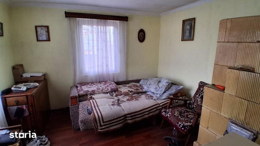 Casă cu 4 camere cu Teren 1600 Mp în Poiana