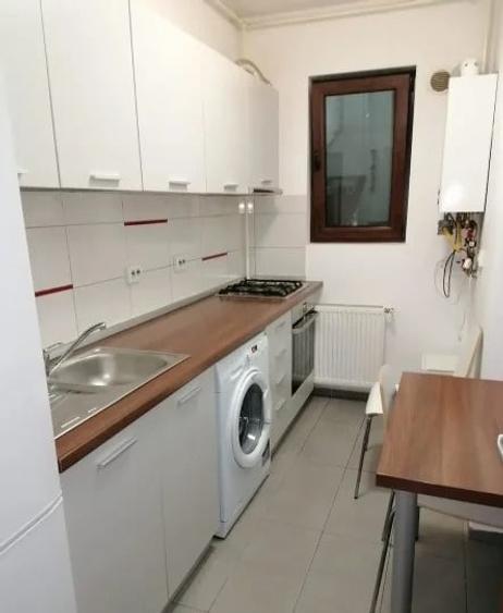Apartament cu 3 camere decomandat în Calea Călărașilor