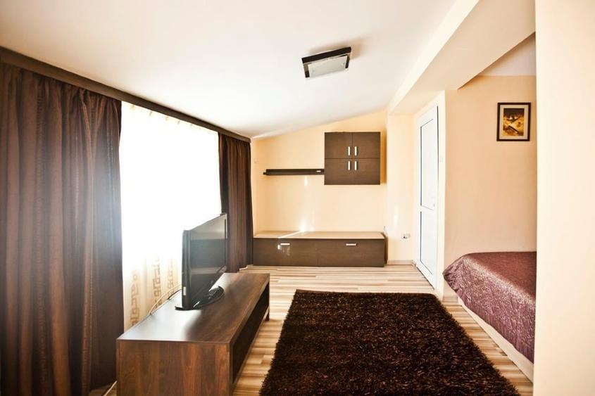 Apartament cu 3 camere decomandat, mobilat în Faleza Nord