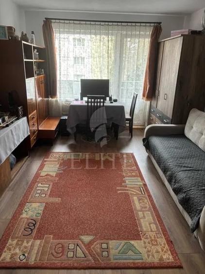 Apartament cu 3 camere semidecomandat, mobilat în Gheorgheni