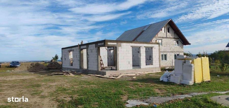 Casă cu 3 camere cu Teren 1000 Mp în Berchișești