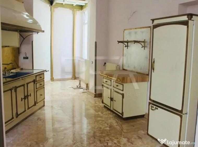 Casă cu 18 camere cu Teren 684 Mp în Centrul Istoric