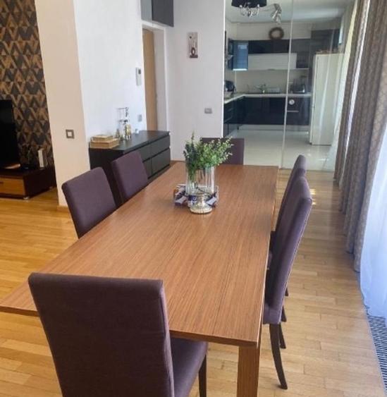 Apartament cu 5 camere decomandat în Herăstrău
