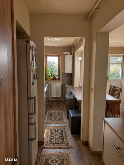 Apartament cu 3 camere semidecomandat în Săsar