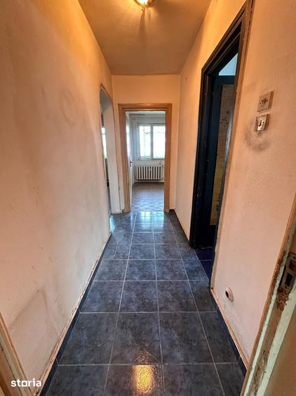 Apartament cu 3 camere semidecomandat în Crângași