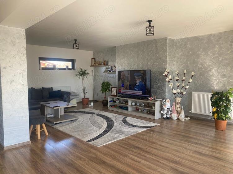 Casă cu 4 camere cu Teren 1200 Mp în Țintea