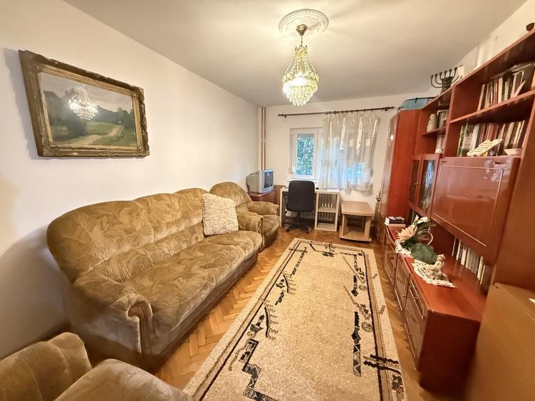 Apartament cu 3 camere decomandat, mobilat în Lipovei