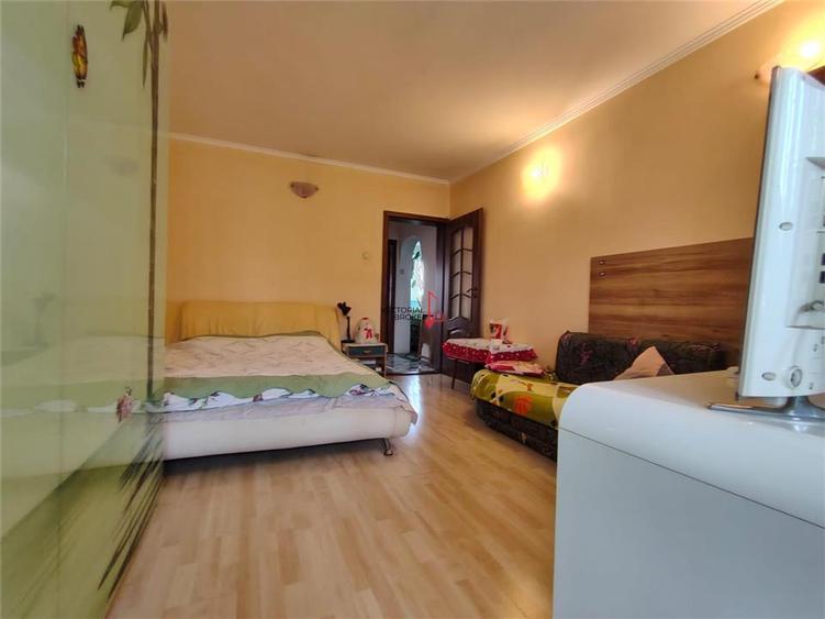 Apartament cu 3 camere semidecomandat în 1 Decembrie 1918