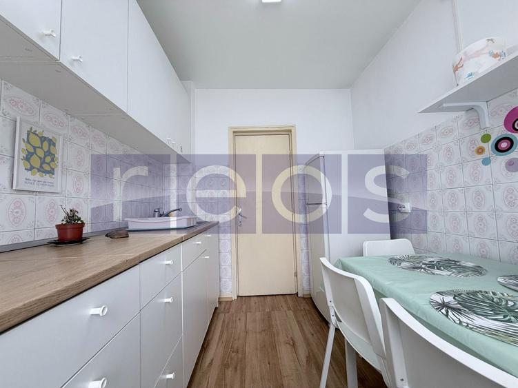Apartament cu 3 camere semidecomandat în Pajura