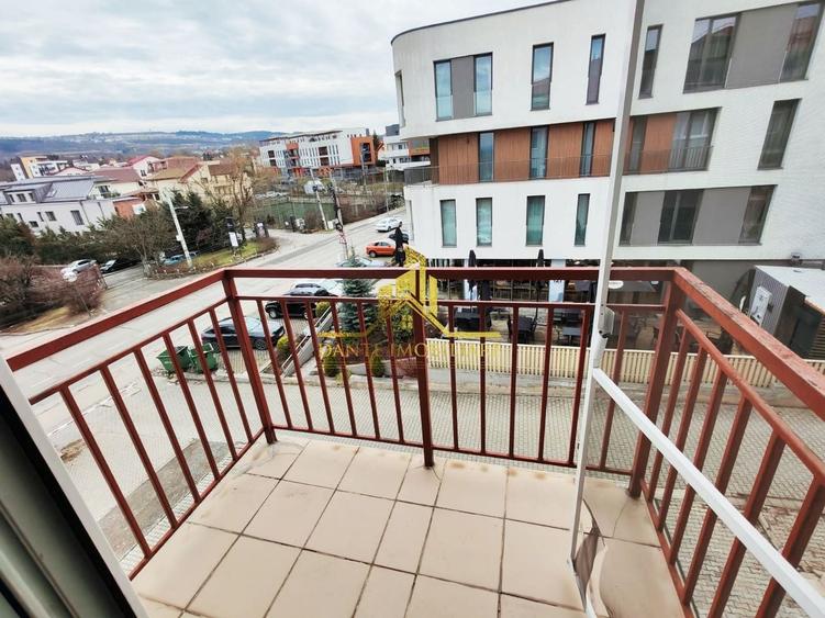 Apartament cu 2 camere semidecomandat, mobilat în Bună Ziua
