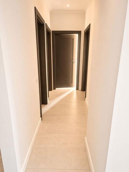 Apartament cu 4 camere semidecomandat în Florești