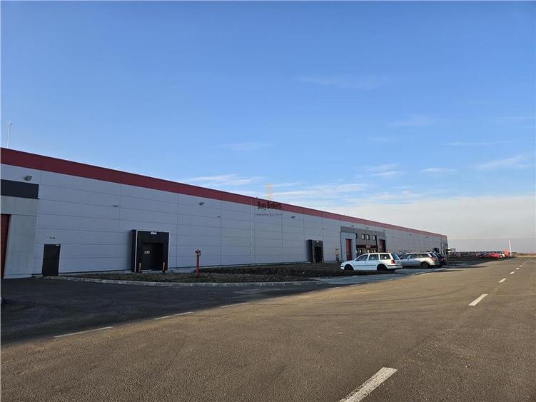 Spațiu industrial, de 2,700 mp, în Jucu