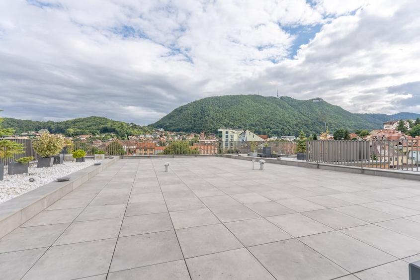 Apartament cu 4 camere decomandat, mobilat în Central