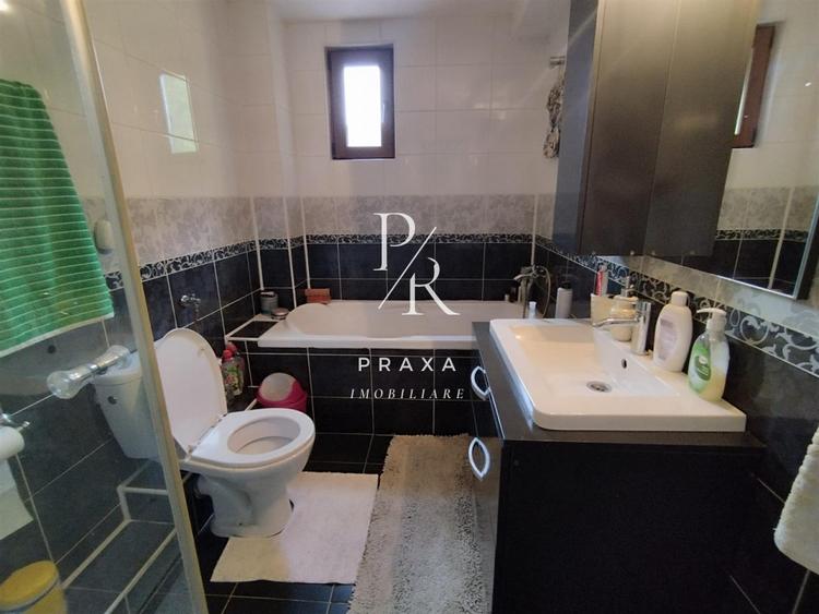Casă individuală cu 6 camere cu Teren 1300 Mp în Tăuți