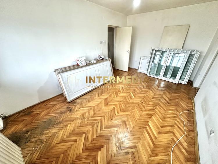 Apartament cu 2 camere semidecomandat, mobilat în Cetate