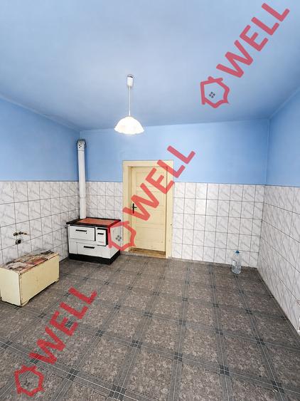Casă cu 5 camere cu Teren 892 Mp în Aita Medie